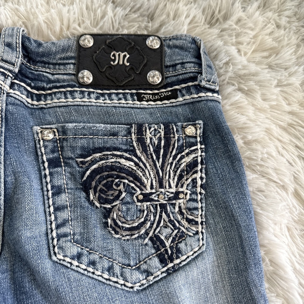 MISS ME Jeans shorts Womens 28 knee length I would cut off for shorts so cute